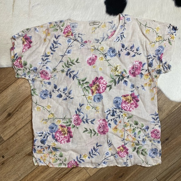 Via Signoria linen top with vibrant floral print pattern - Picture 2 of 10